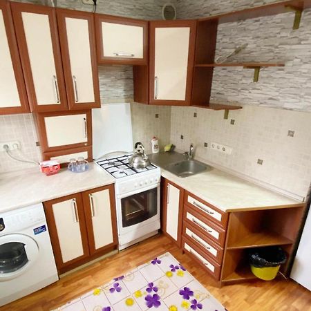 Apartments Ahmetova 6 32 Алма Ата Екстериор снимка