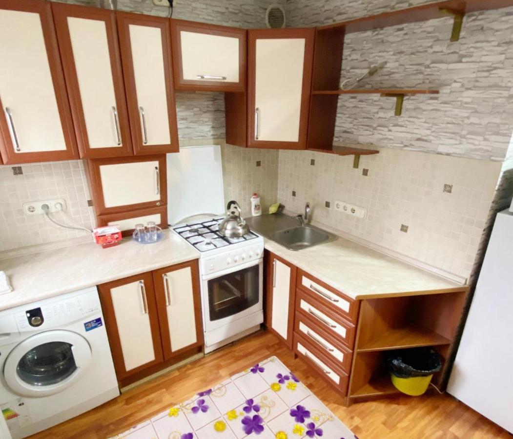 Apartments Ahmetova 6 32 Алма Ата Екстериор снимка