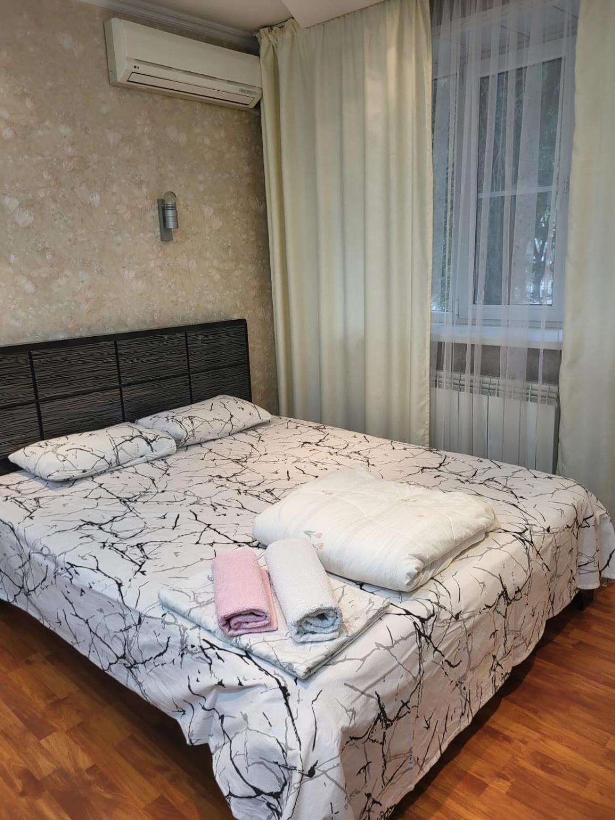 Apartments Ahmetova 6 32 Алма Ата Екстериор снимка