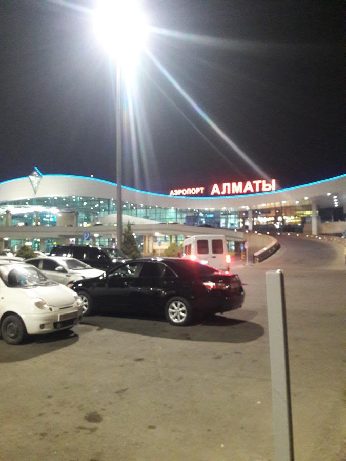 Apartments Ahmetova 6 32 Алма Ата Екстериор снимка